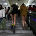 美国&ldquo;内裤地铁日&rdquo;来到中国，帅哥美女当众脱裤