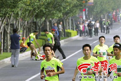 全国10公里路跑联赛西安站 兰州选手两次被打仍夺亚军